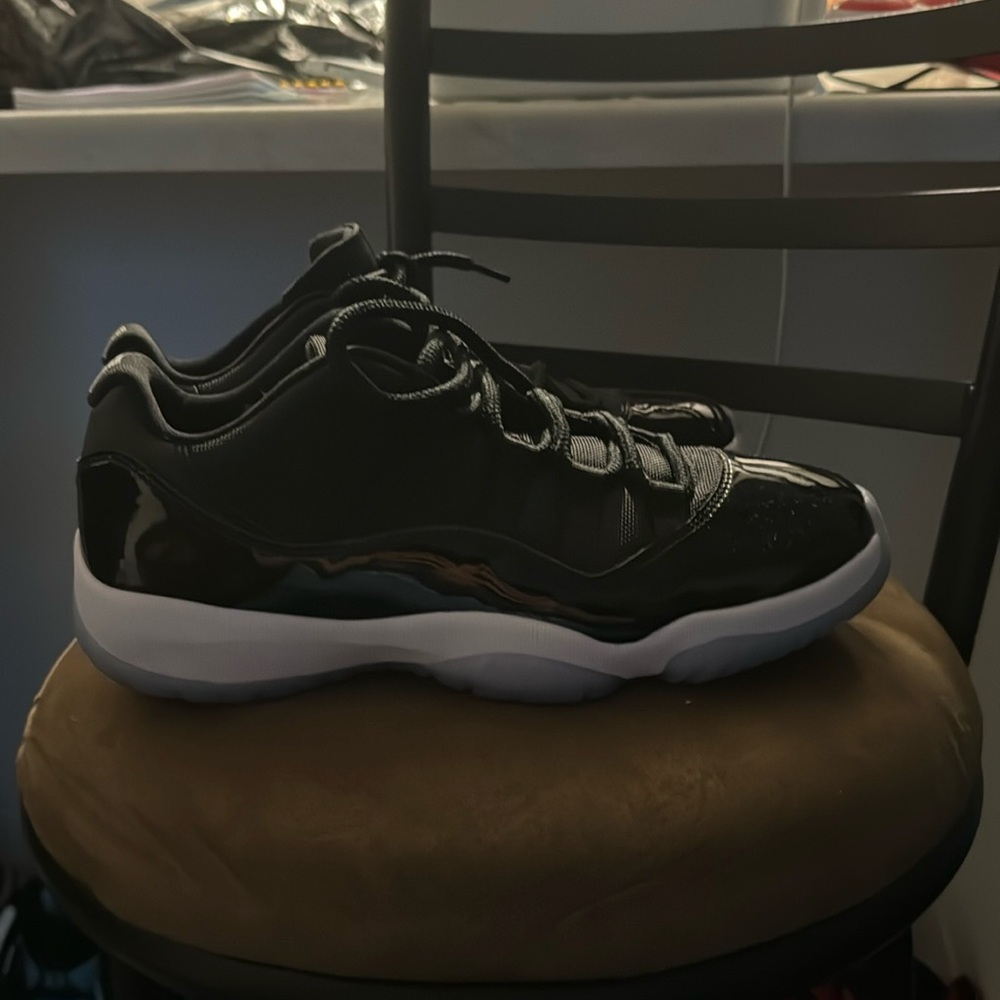 Men’s retro 11 low 2024 drop size 8
